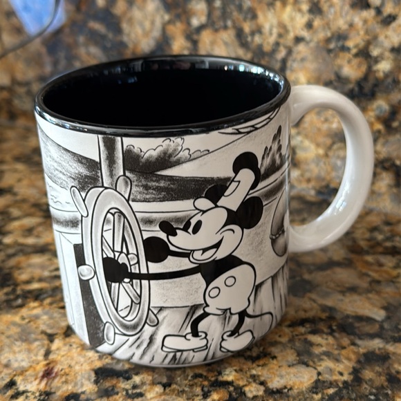 Disney Black and White Mickey Mouse coffee mug - Picture 5 of 5